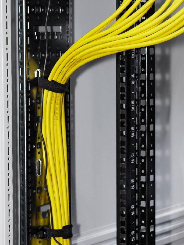 Rittal VX - Verlegetafel für Rack-Kabelmanagement